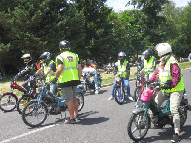 Départ de Course des  Mobylettes !